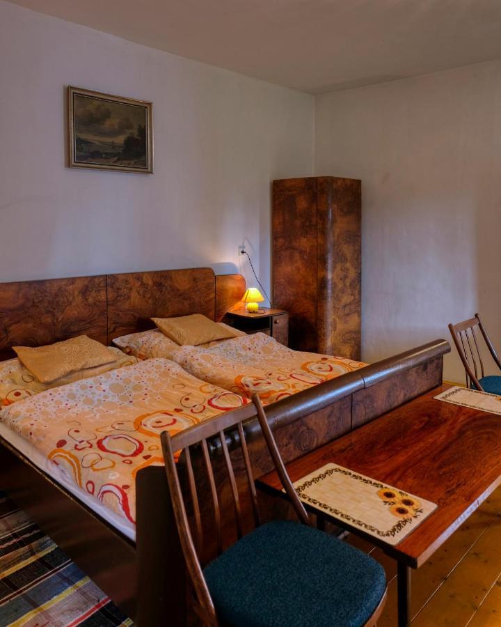 Apartmány v broumovském statku Extérieur photo